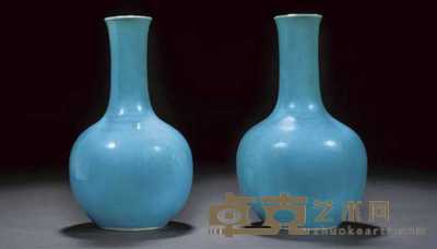Kangxi A pair of turquoise glazed bottle vases 